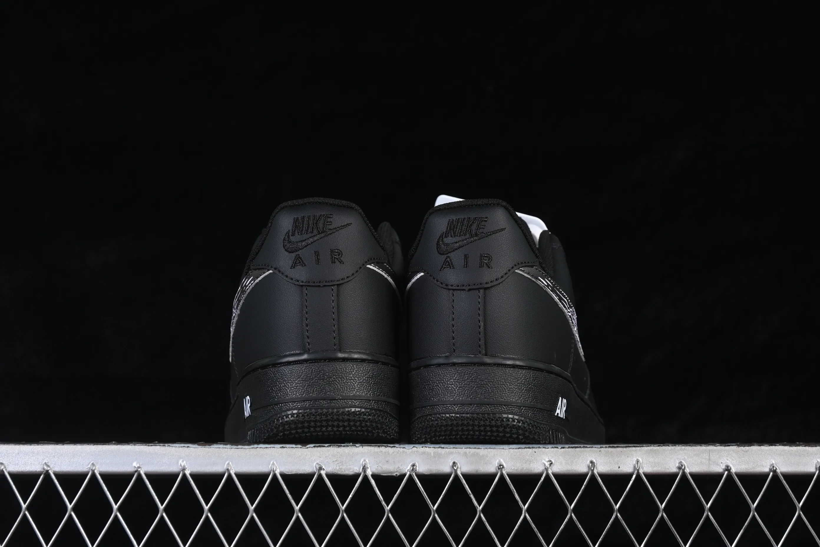All categories Nk Air Force 1 Air Force series Nk Air Force 1 Low Air Force low top Nike Air Force 1'07 Low Two-dimensional theme Black pattern hook Air Force 1 low-top casual sneakers ZH0316-123